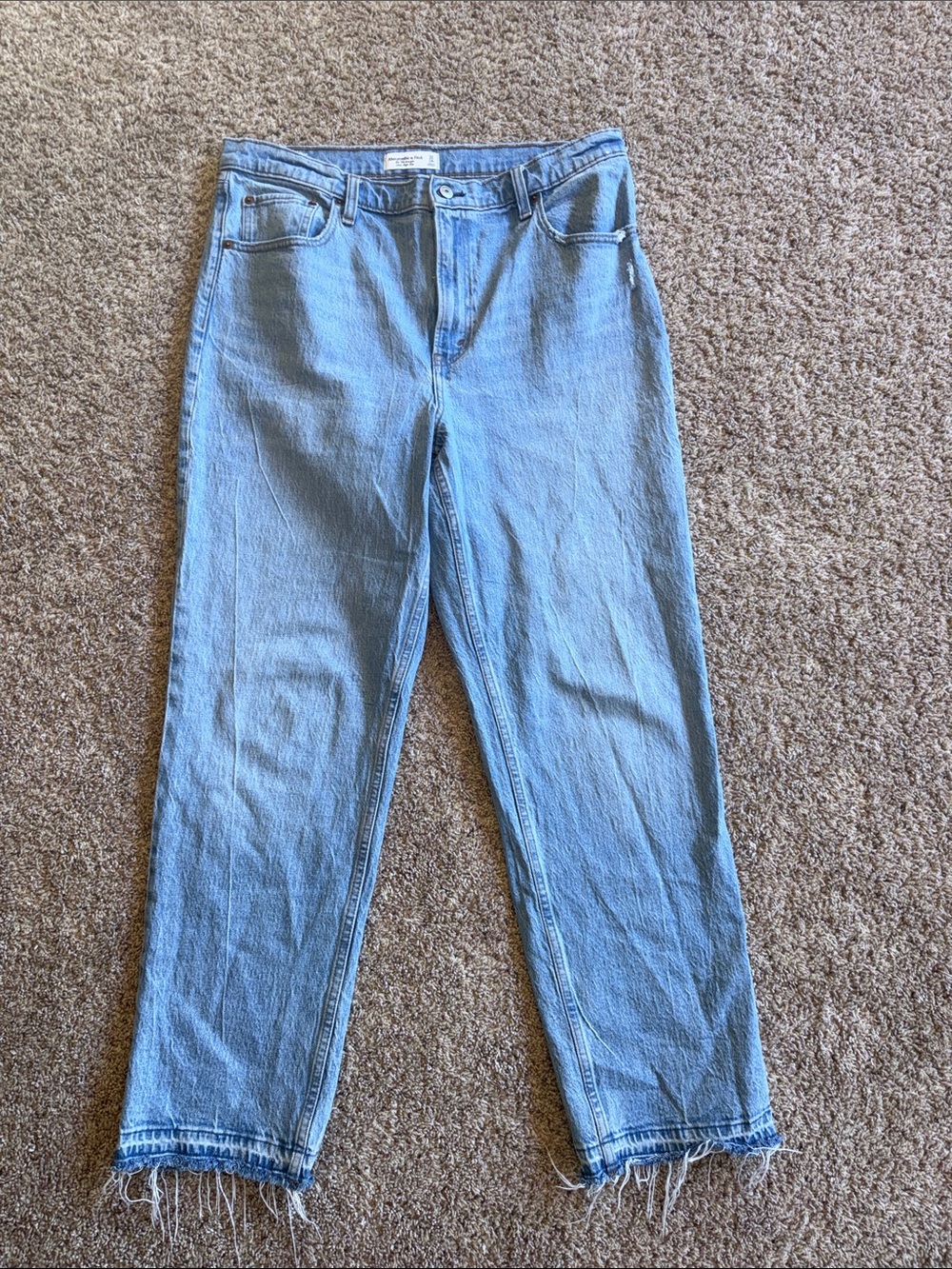 Abercrombie & Fitch 90’s straight ultra high rise light wash Jean size 14 or 32